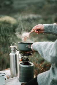 whats the process for setting up a hammock camping experience