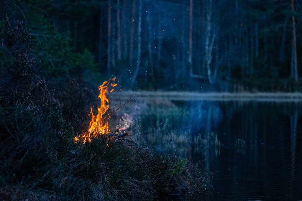 how do i build a campfire
