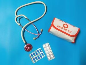 how do i choose the right outdoor first aid kit for my needs