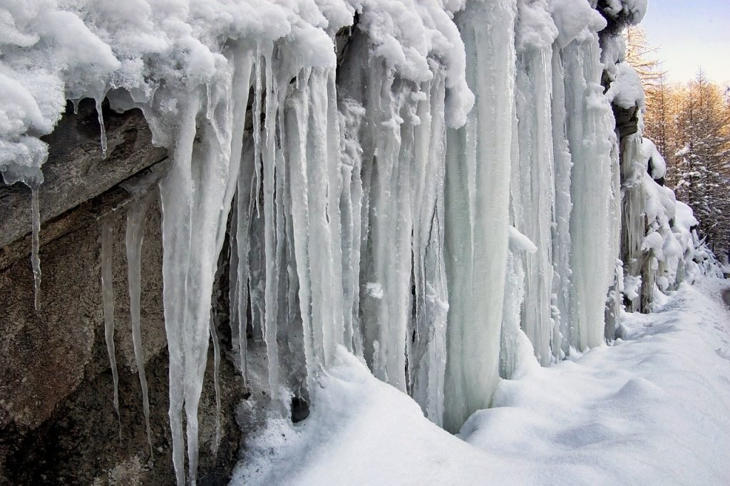 – What Are The Dangers Of Hypothermia And Frostbite?